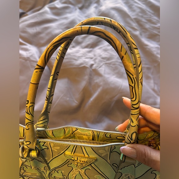 Prada Saffiano Women's Bag - Picture 11 of 13